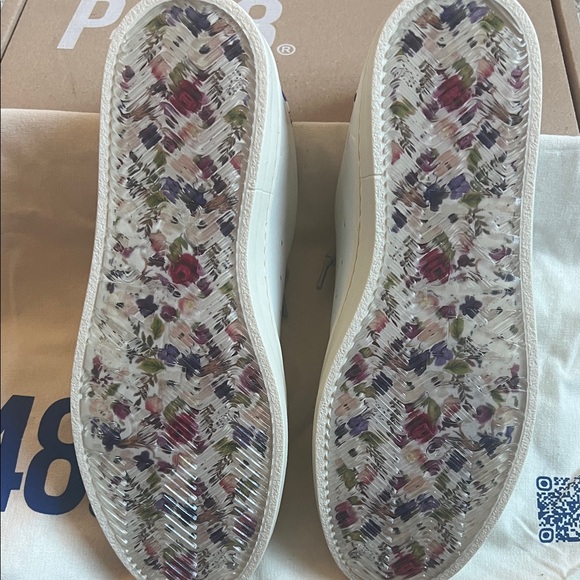 P448 White Sneakers with Floral Accents - Picture 4 of 6